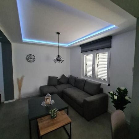 Apartment Nikcevic Tivat Exteriör bild