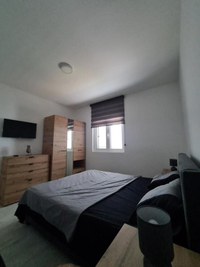 Apartment Nikcevic Tivat Exteriör bild