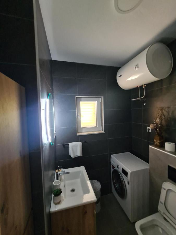 Apartment Nikcevic Tivat Exteriör bild