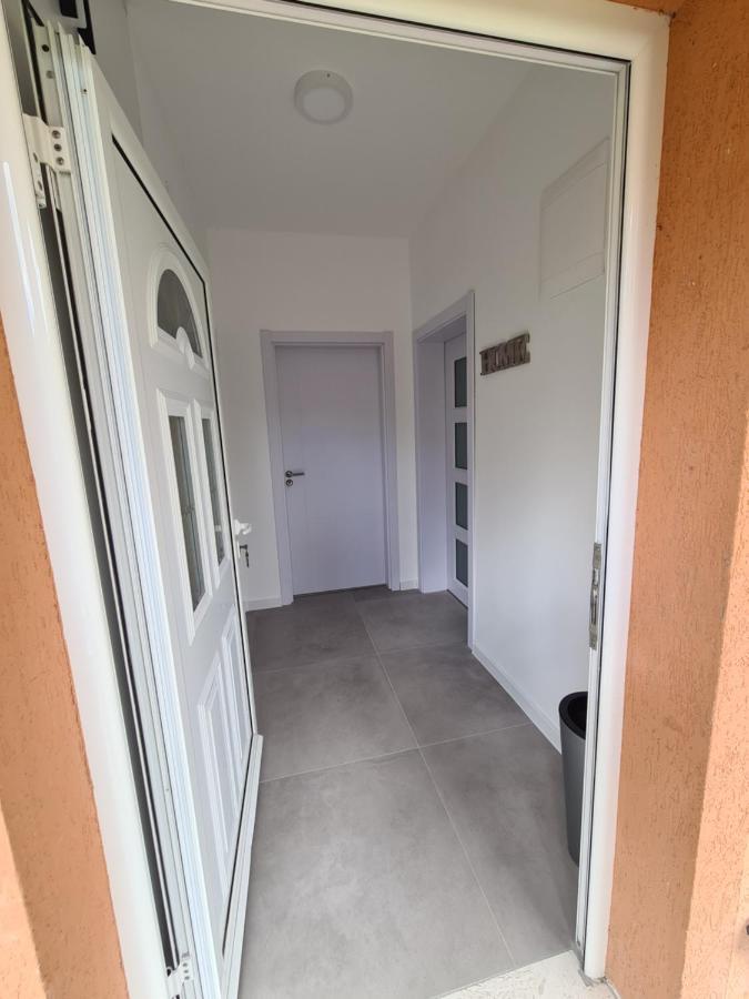 Apartment Nikcevic Tivat Exteriör bild