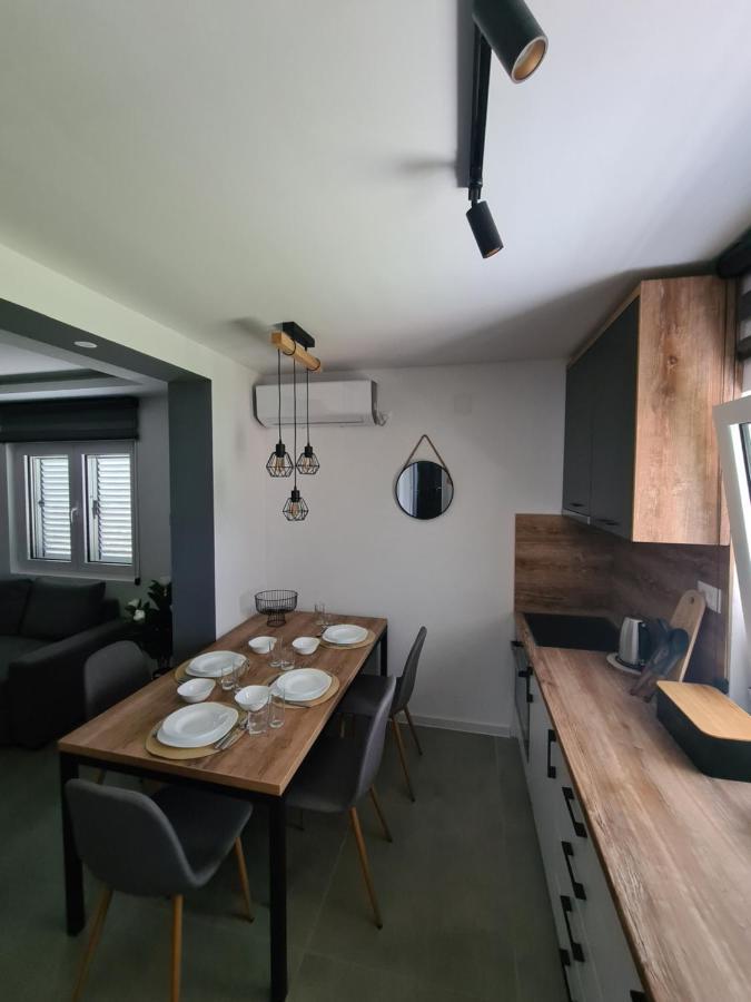 Apartment Nikcevic Tivat Exteriör bild