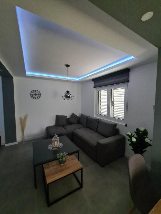 Apartment Nikcevic Tivat Exteriör bild